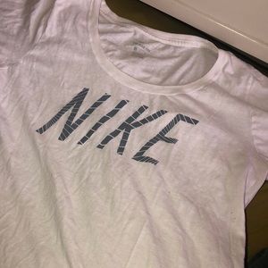 NIKE ATHLETIC SHIRT